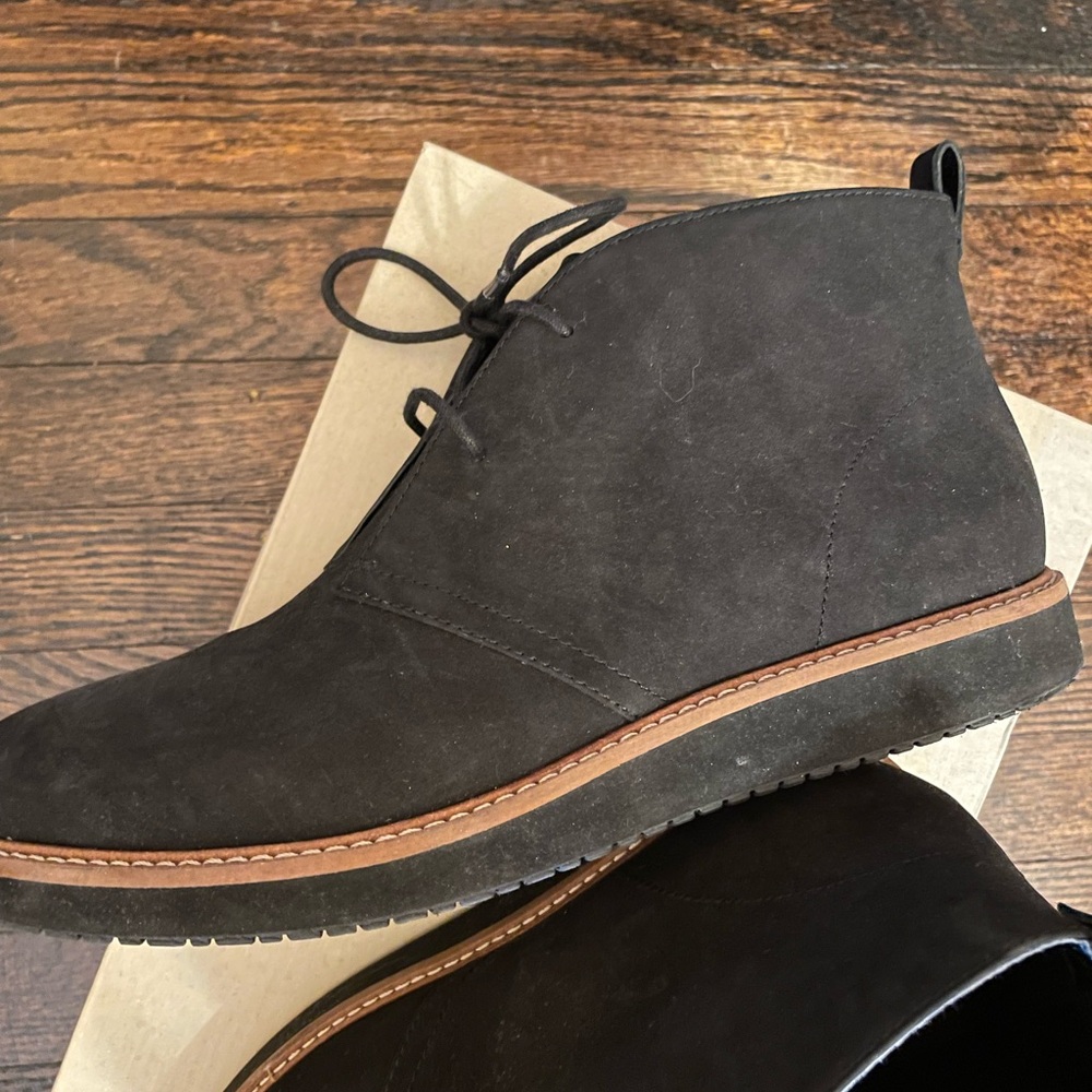 Clarks Glick Willa Suede Ankle-High Chukka Boots